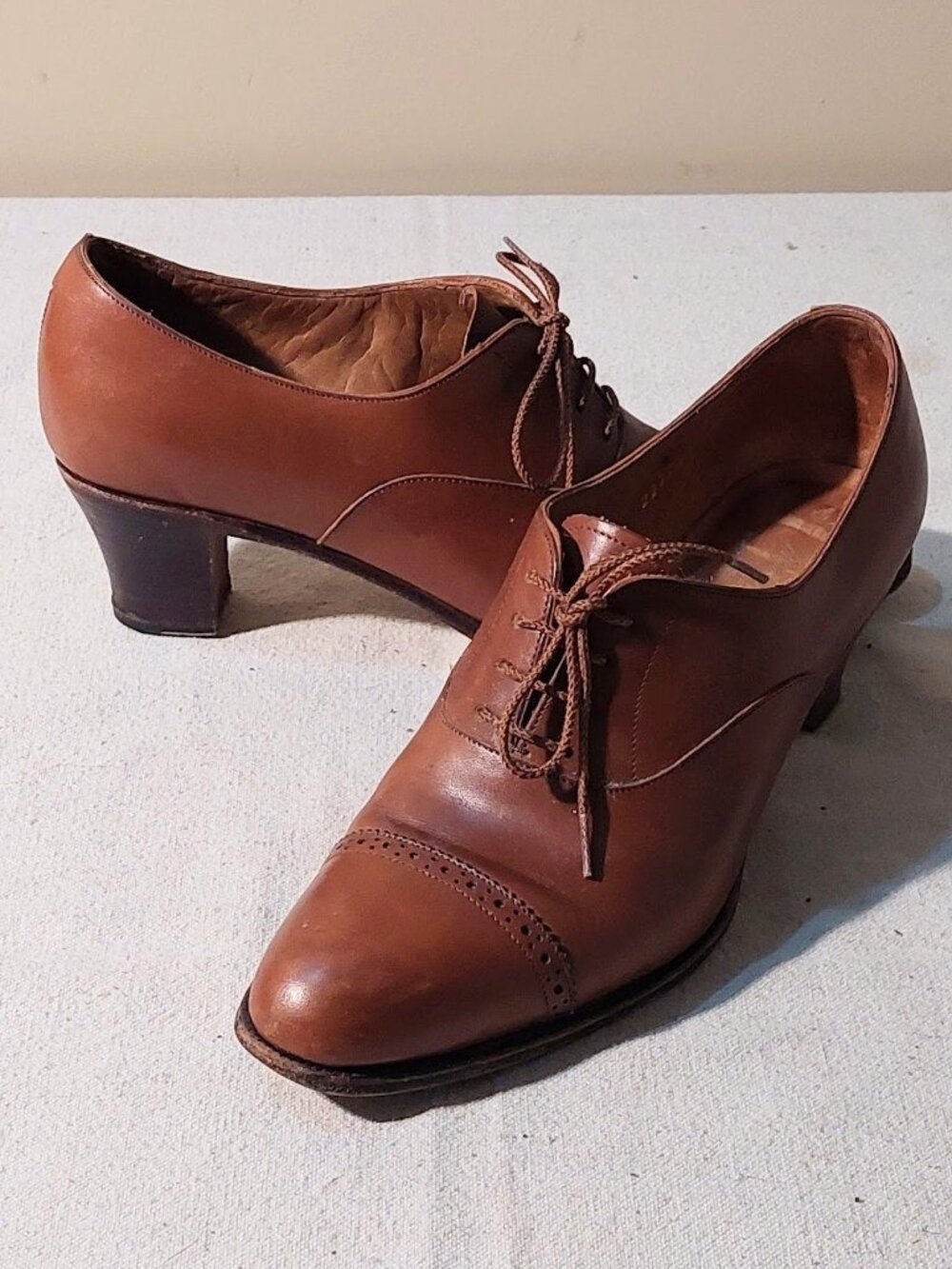 Brooks Brothers Brown Stack Heeled Wing Tip Lace-up Oxfords Size: 7.5